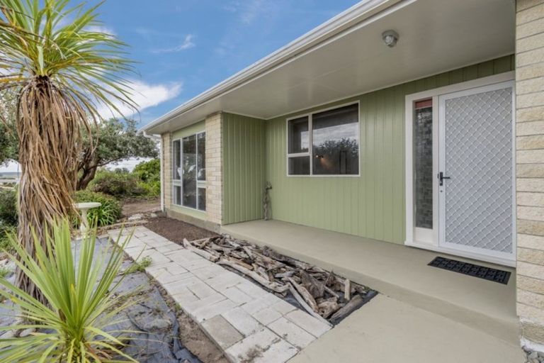 Photo of property in 41 Manuka Street, Otaki Beach, Otaki, 5512