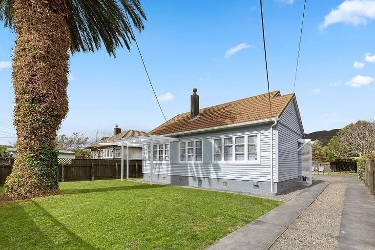 Photo of property in 114 Cambridge Terrace, Fairfield, Lower Hutt, 5011