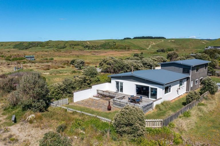 Photo of property in 165 Blue Pacific Parade, Riversdale Beach, Masterton, 5872