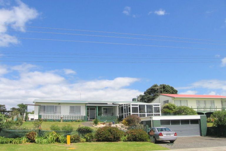 Photo of property in 122 Seaforth Road, Waihi Beach, 3611