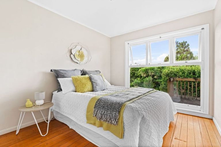 Photo of property in 18 Chorley Avenue, Massey, Auckland, 0614