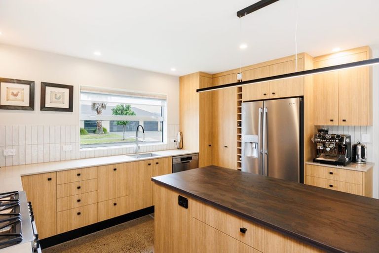 Photo of property in 2 Chestnut Close, Kelvin Grove, Palmerston North, 4414