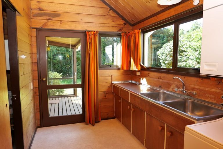 Photo of property in 37 Greenaway Road, Waikanae, 5036