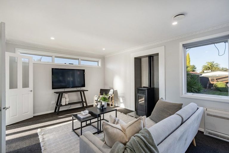 Photo of property in 6 Dymock Place, Bishopdale, Christchurch, 8053