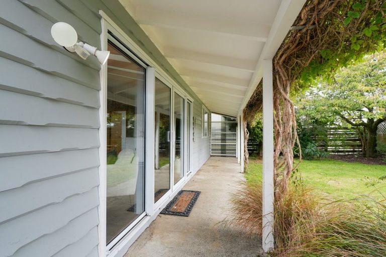 Photo of property in 20 Robert Street, Otatara, Invercargill, 9879