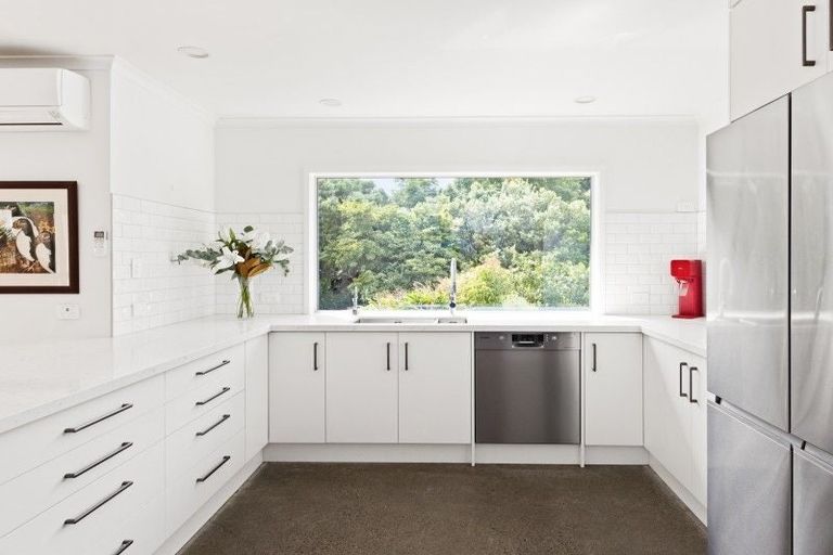 Photo of property in 4 Tauroa Valley, Havelock North, 4130