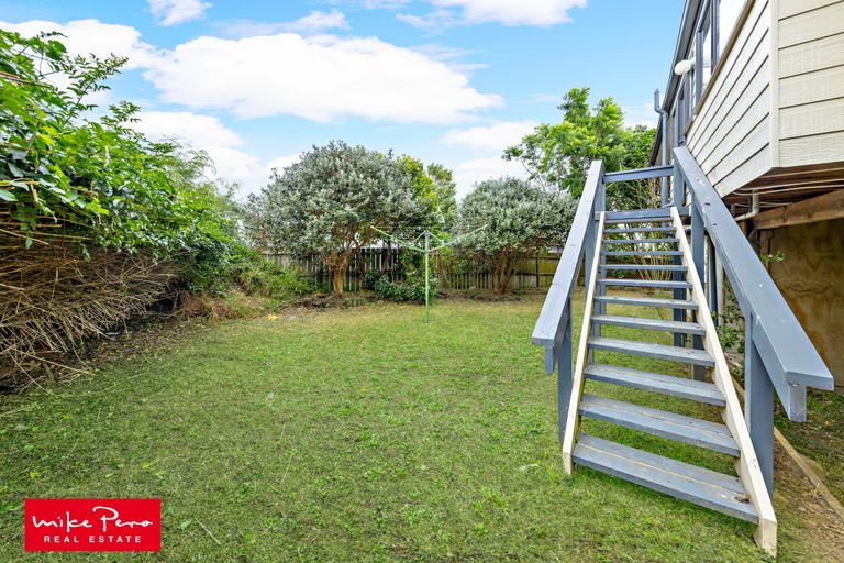 Photo of property in 20 Dungarvon Place, Clendon Park, Auckland, 2103