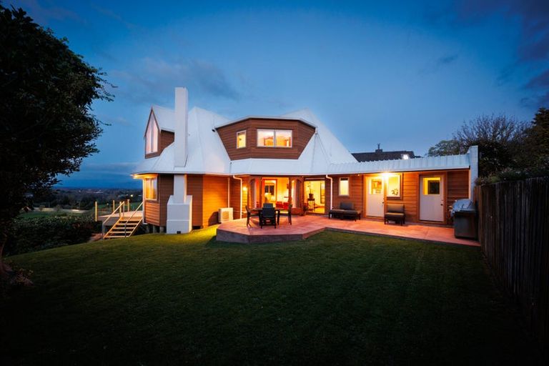 Photo of property in 96 Clifton Terrace, Fitzherbert, Palmerston North, 4410