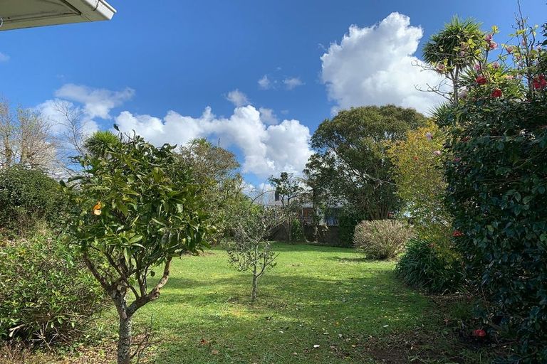 Photo of property in 8 Speedy Crescent, Hillcrest, Auckland, 0627