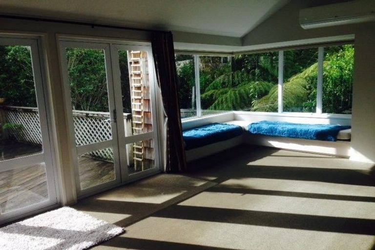 Photo of property in 154 Chelsea View Drive, Chatswood, Auckland, 0626