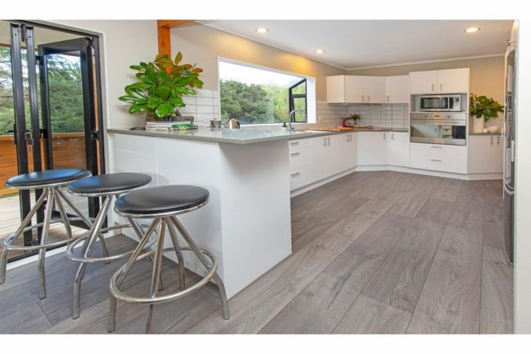 Photo of property in 60 Scott Road, Stanmore Bay, Whangaparaoa, 0932