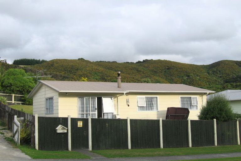 Photo of property in 15 Oaklands Grove, Clouston Park, Upper Hutt, 5018