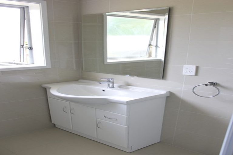 Photo of property in 1/207 Bucklands Beach Road, Bucklands Beach, Auckland, 2012