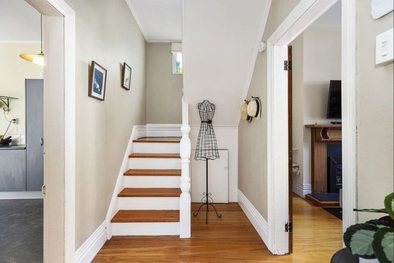 Photo of property in 8 Porritt Avenue, Mount Victoria, Wellington, 6011