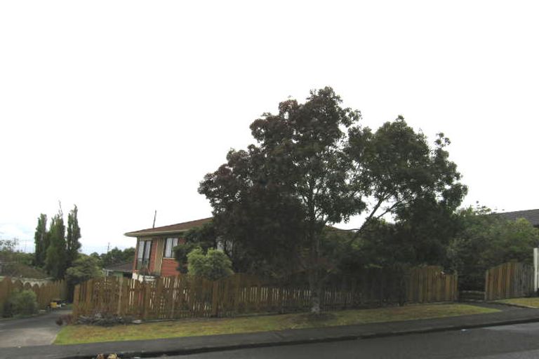 Photo of property in 19 Meadowood Drive, Unsworth Heights, Auckland, 0632