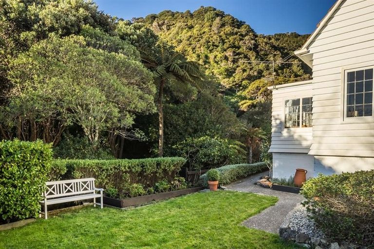 Photo of property in 29 Rona Street, Eastbourne, Lower Hutt, 5013
