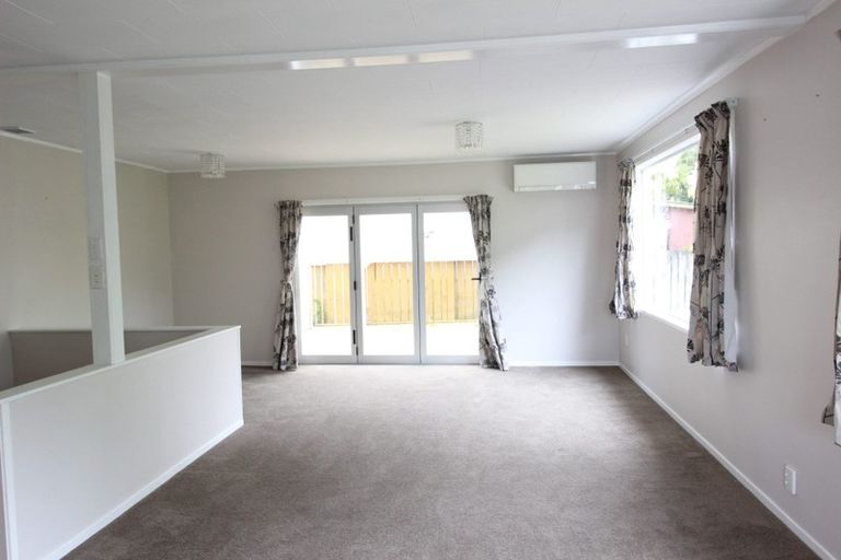 Photo of property in 17 Cunliffe Place, Glenfield, Auckland, 0629