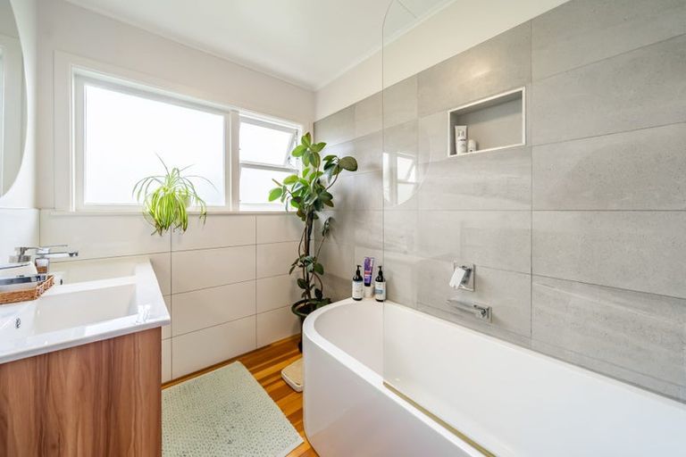 Photo of property in 29 Paekakariki Hill Road, Pauatahanui, Porirua, 5381