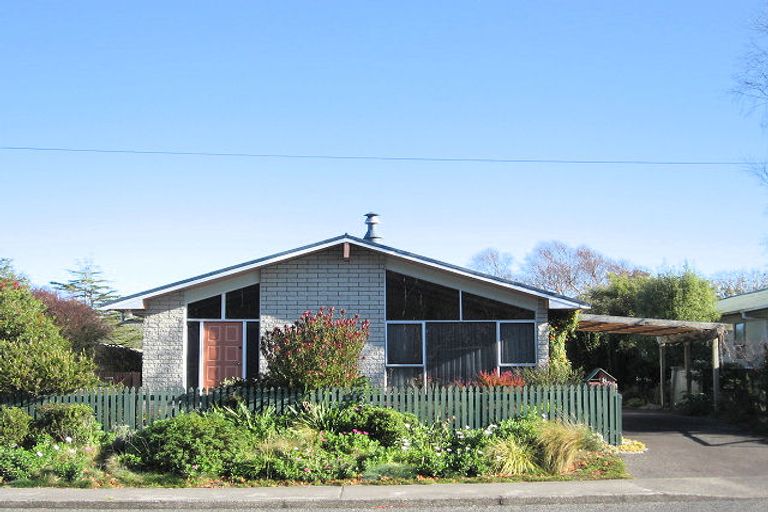 Photo of property in 87 Matai Road, Raumati South, Paraparaumu, 5032