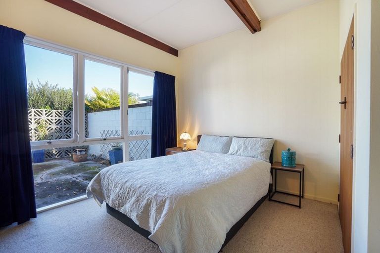 Photo of property in 2 Hollows Crescent, Takaro, Palmerston North, 4412