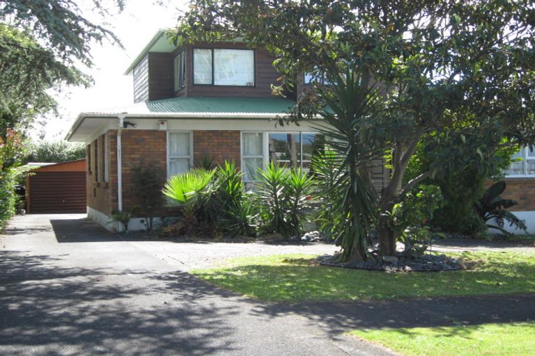 Photo of property in 28 Dunstall Place, Mangere Bridge, Auckland, 2022