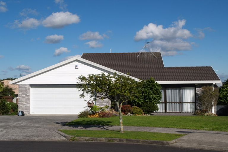 Photo of property in 1/12 The Green, Golflands, Auckland, 2013