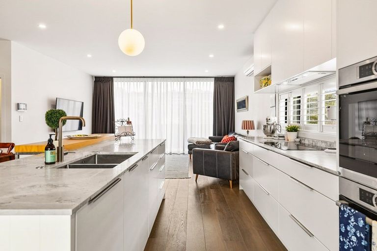 Photo of property in 10d Hastings Road, Mairangi Bay, Auckland, 0630