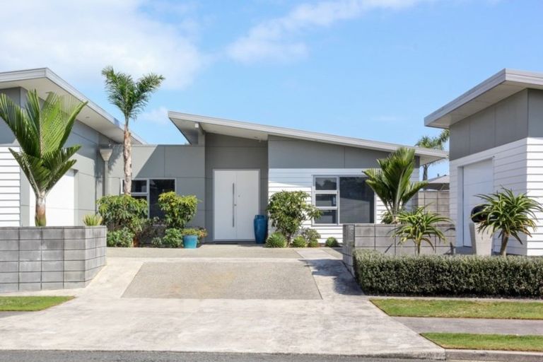 Photo of property in 3 Dolphin Parade, Bell Block, New Plymouth, 4312