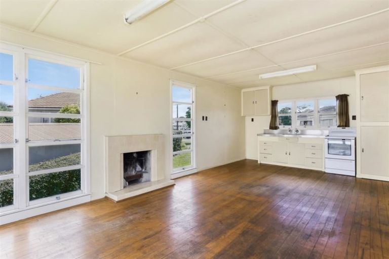 Photo of property in 12 Pitau Road, Mount Maunganui, 3116