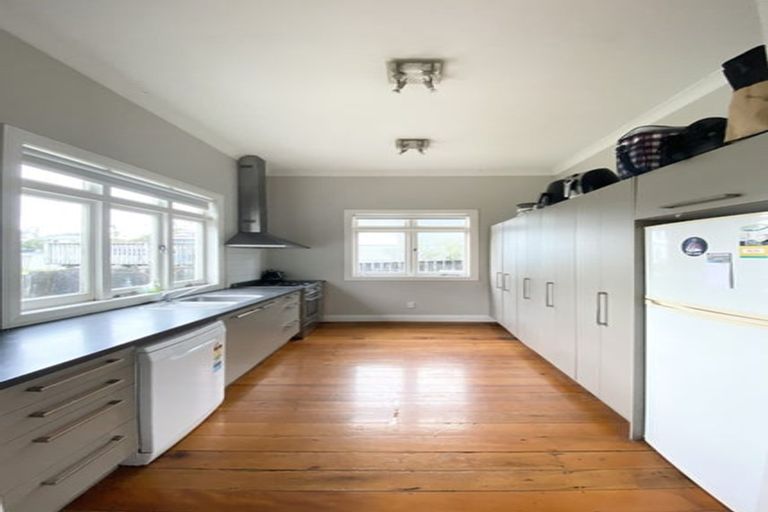 Photo of property in 21 Rame Road, Greenhithe, Auckland, 0632