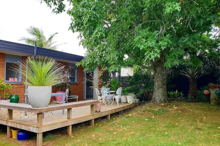 Photo of property in 11 Tyrian Close, Half Moon Bay, Auckland, 2012