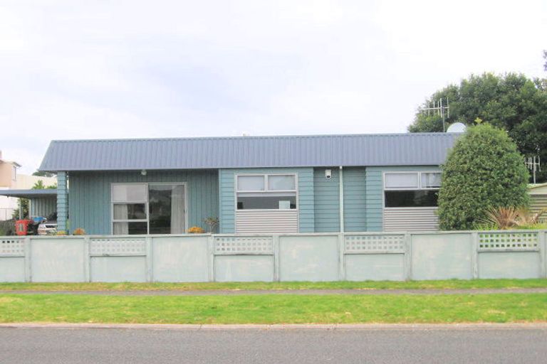 Photo of property in 106 Charleston Avenue, Whangamata, 3620