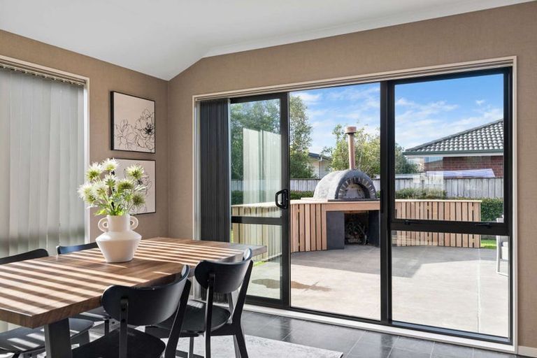 Photo of property in 19 Breaker Grove, Waiuku, 2123