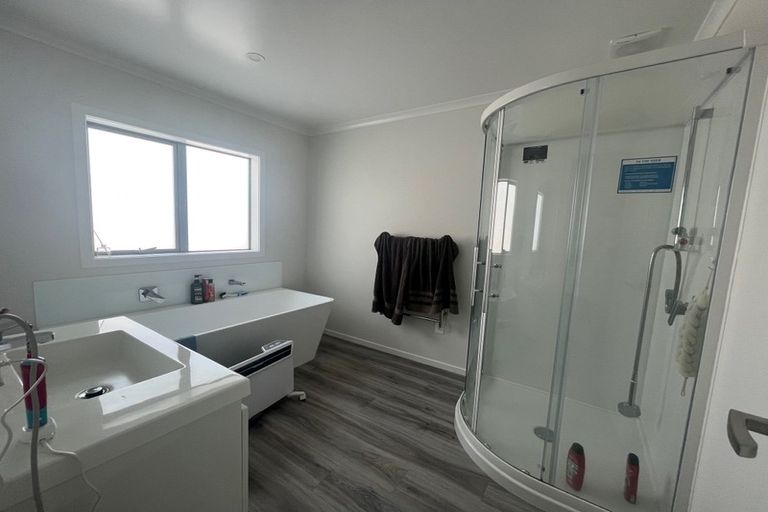 Photo of property in 17 Barry Groucott Grove, Wainuiomata, Lower Hutt, 5014