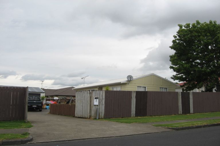 Photo of property in 68 Kayes Road, Pukekohe, 2120
