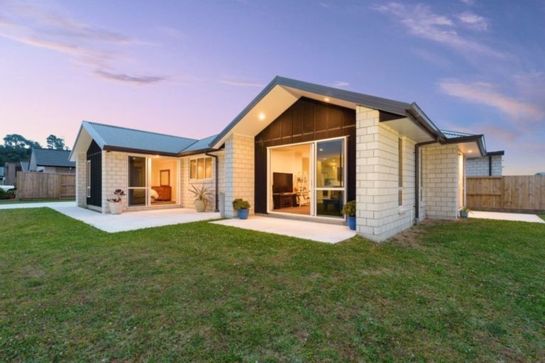 Photo of property in 52 Awataha Crescent, Pyes Pa, Tauranga, 3110