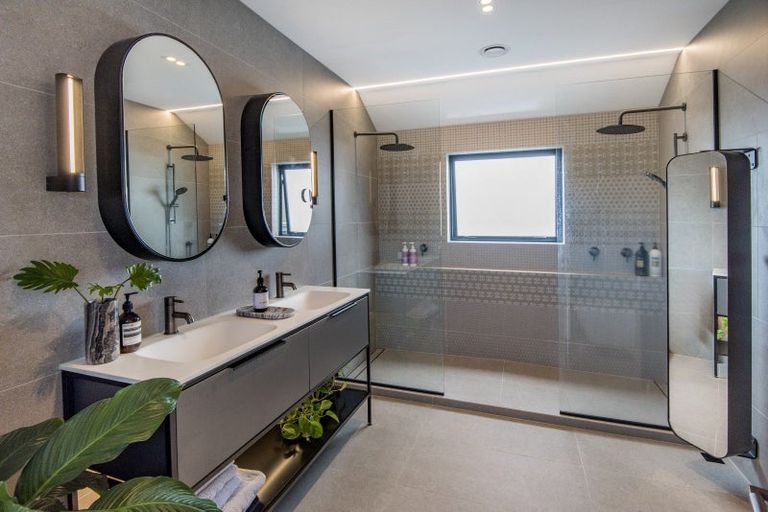 Photo of property in 11 Cheltenham Road, Devonport, Auckland, 0624