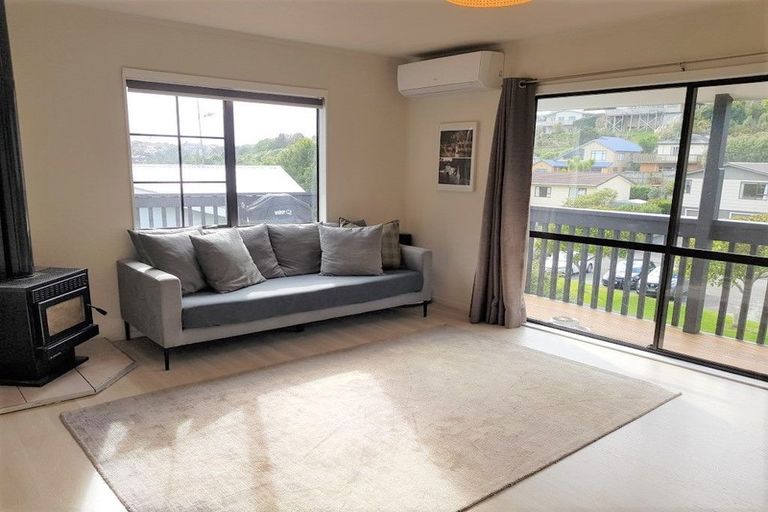 Photo of property in 64 Albatross Close, Whitby, Porirua, 5024