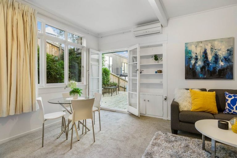 Photo of property in 2/78 Seaview Road, Castor Bay, Auckland, 0620