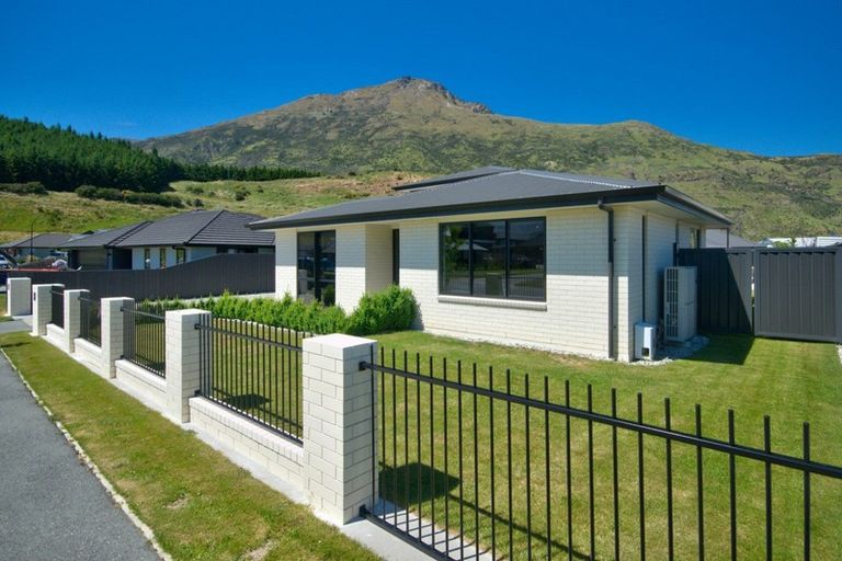 Photo of property in 24 Risinghurst Terrace, Lower Shotover, Queenstown, 9304