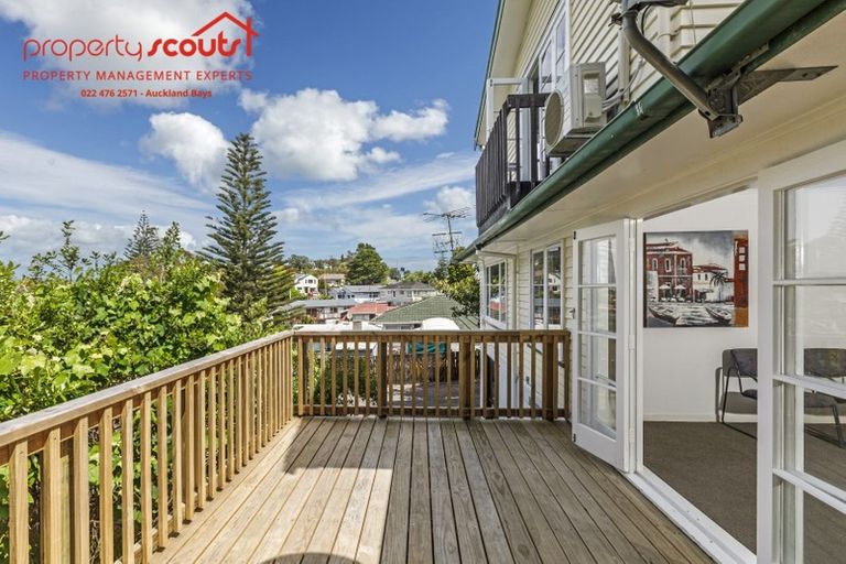 Photo of property in 2/537 Glenfield Road, Glenfield, Auckland, 0629