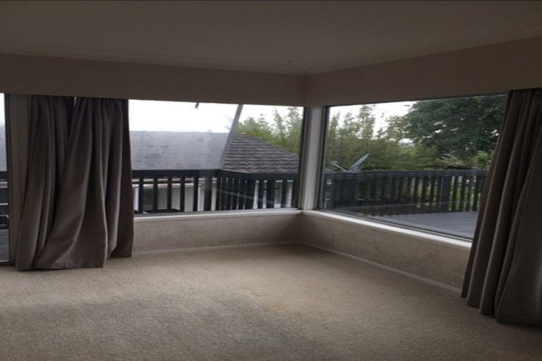 Photo of property in 15 Eyre Street, Henderson, Auckland, 0612