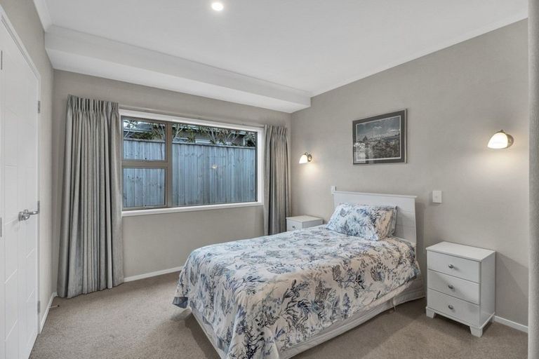 Photo of property in 2 Manurau Crescent, Merrilands, New Plymouth, 4312
