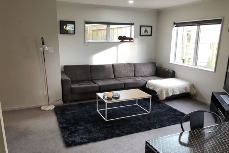 Photo of property in 3/16 Black Rock Road, Newlands, Wellington, 6037