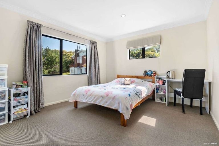 Photo of property in 15a Peach Road, Glenfield, Auckland, 0629