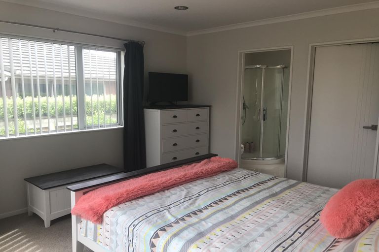 Photo of property in 17 Kilbryde Crescent, Pokeno, 2402