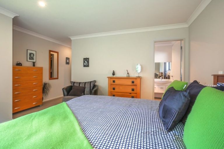 Photo of property in 12 Spritsail Place, Whitby, Porirua, 5024