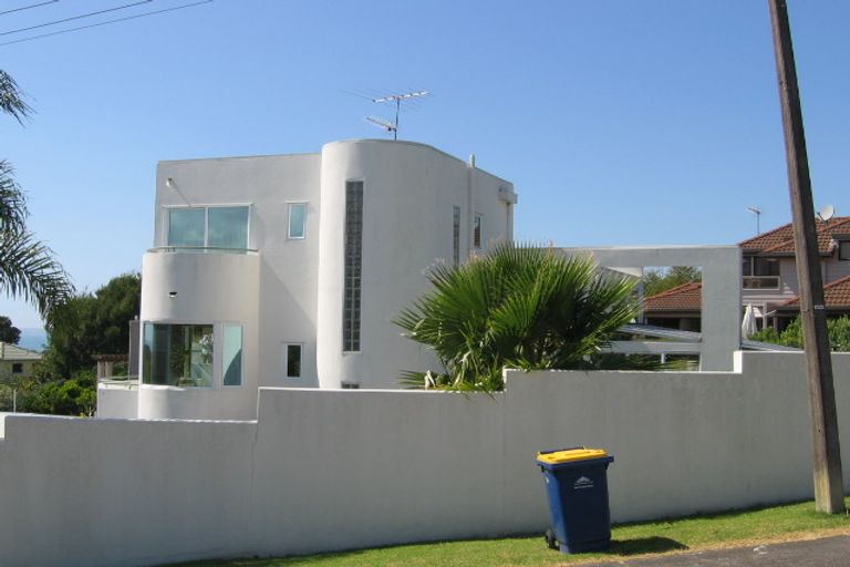 Photo of property in 2/21 Eastcliffe Road, Castor Bay, Auckland, 0620