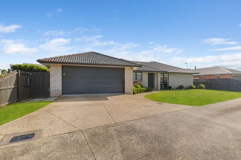 Photo of property in 44 Ripple Grove, Waiuku, 2123