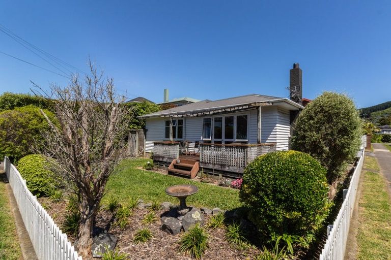 Photo of property in 112 Oriel Avenue, Tawa, Wellington, 5028